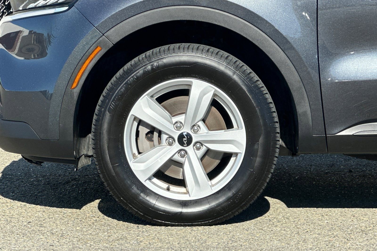 Used 2022 Kia Sorento LX image 32