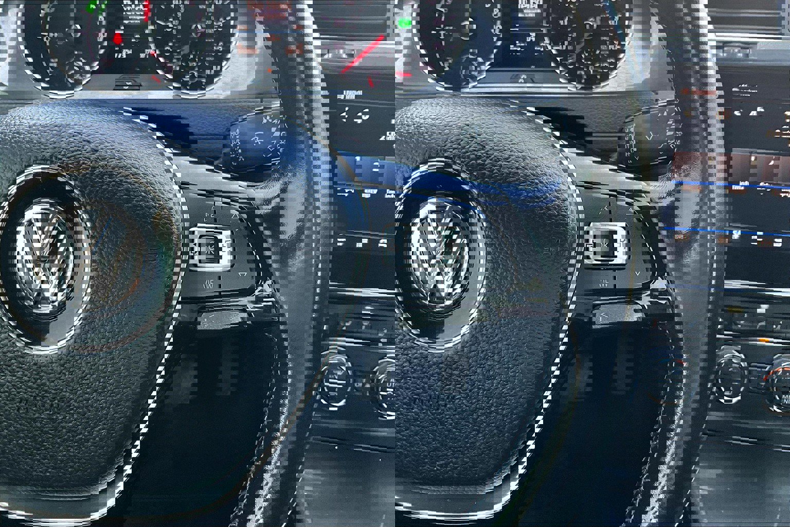 Used 2013 Volkswagen GTI w/Sunroof & Navi image 19