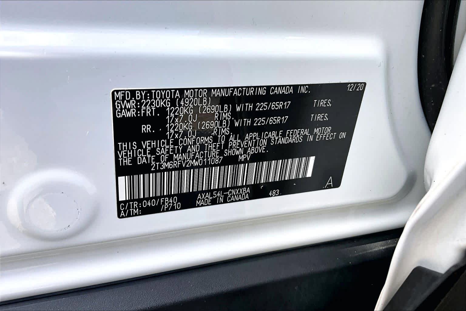 Certified 2021 Toyota RAV4 LE w/ Carpet Mat Package (TMS) AWD/4WD image 33