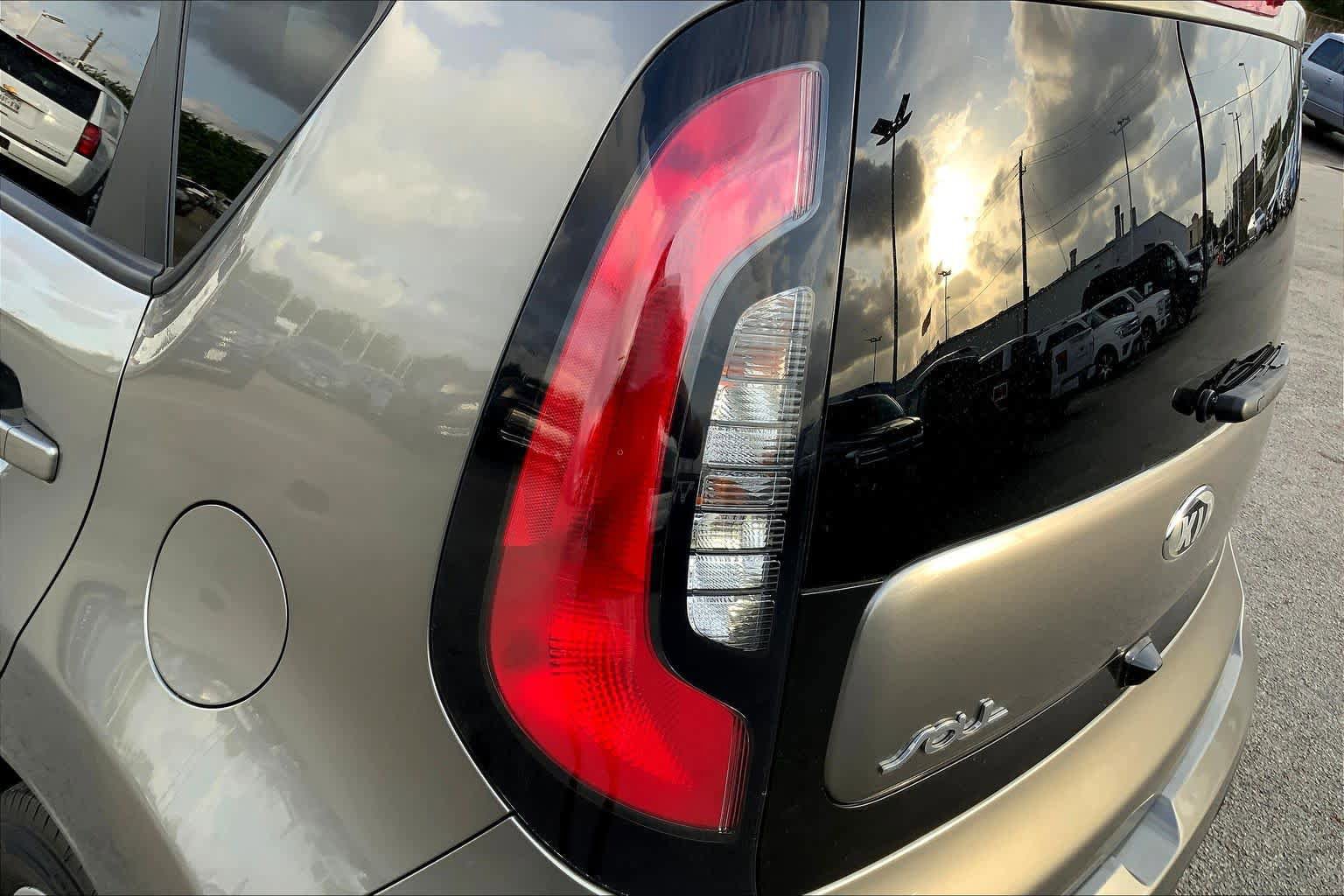 Used 2019 Kia Soul FWD image 28