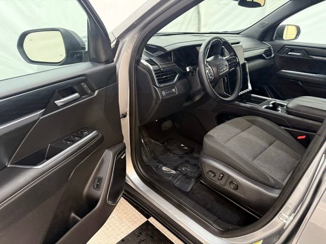 Used 2025 GMC Acadia Elevation image 30