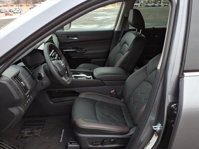 New 2026 Nissan Pathfinder Platinum image 24