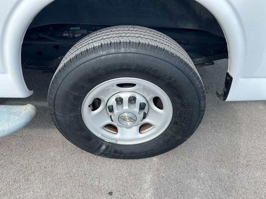 Used 2024 Chevrolet Express 2500 w/ Driver Convenience Package image 14