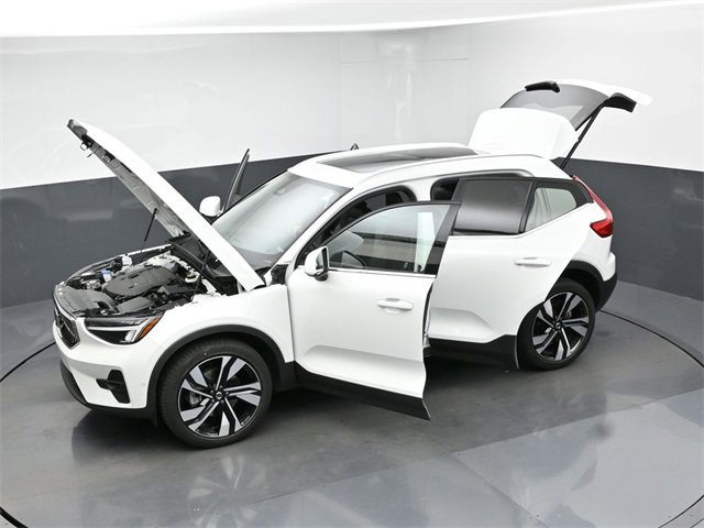 Used 2024 Volvo XC40 B5 Plus w/ Protection Package Premier image 49