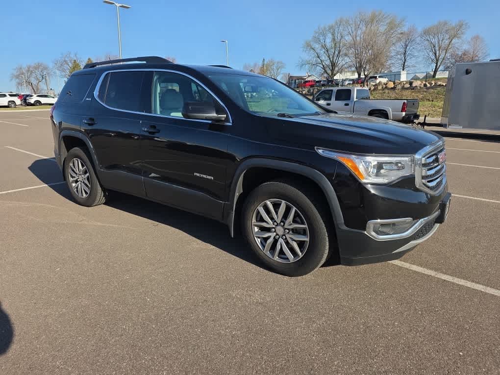 Used 2017 GMC Acadia SLE image 2