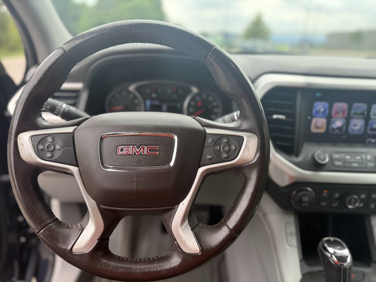 Used 2017 GMC Acadia SLT image 12