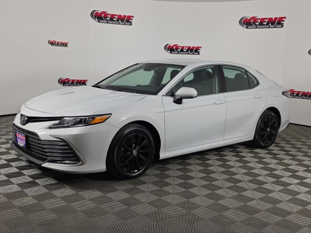 Used 2023 Toyota Camry LE AWD/4WD image 5