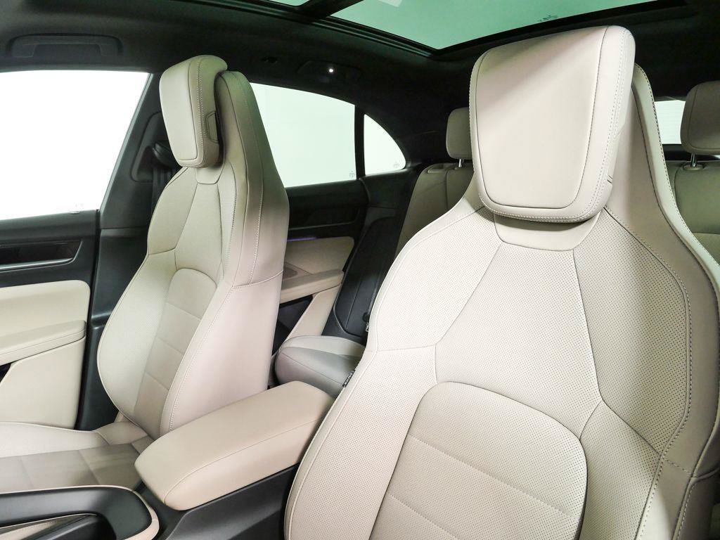New 2026 Porsche Macan Electric RWD image 5