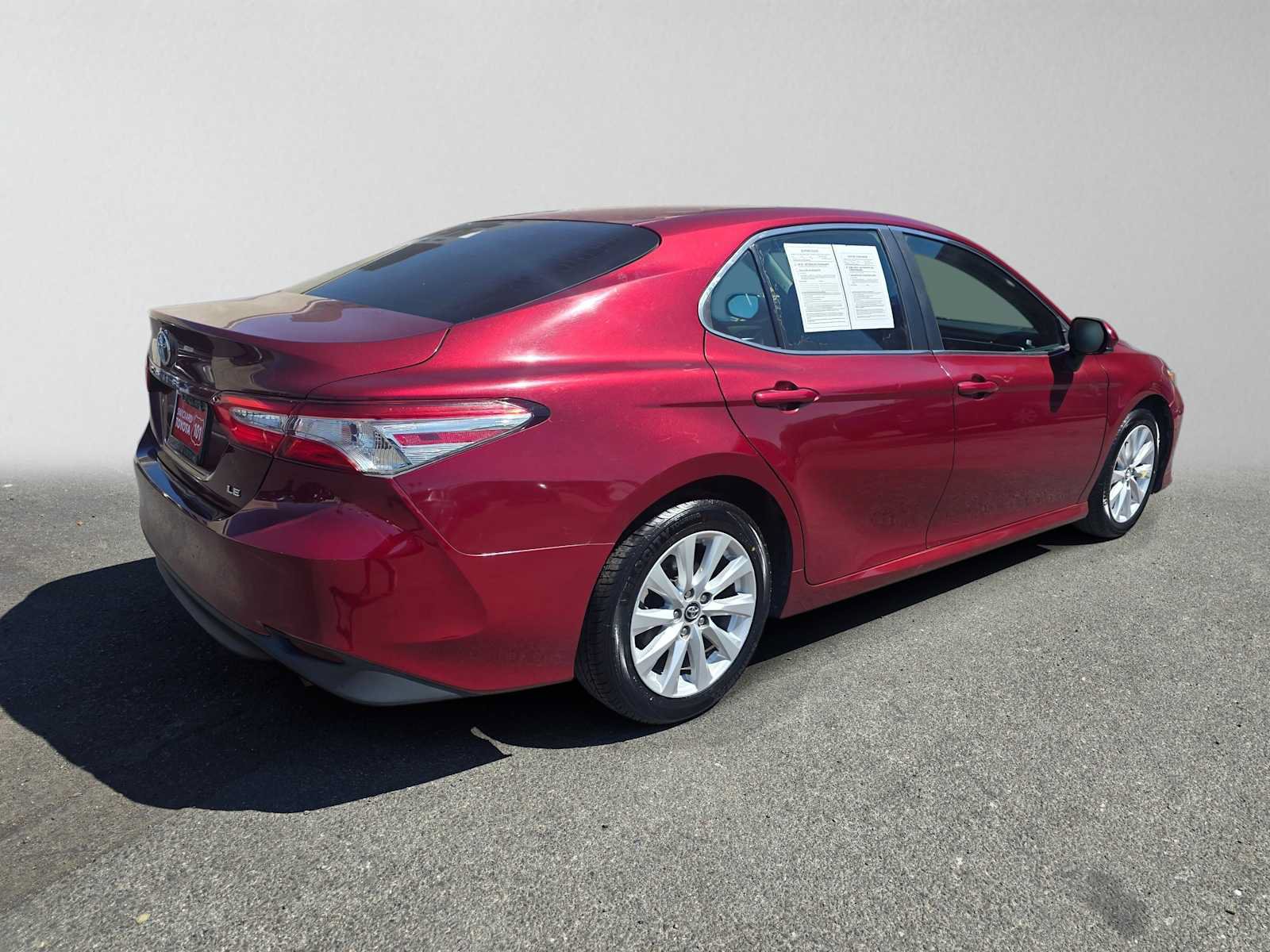Used 2018 Toyota Camry LE FWD image 3