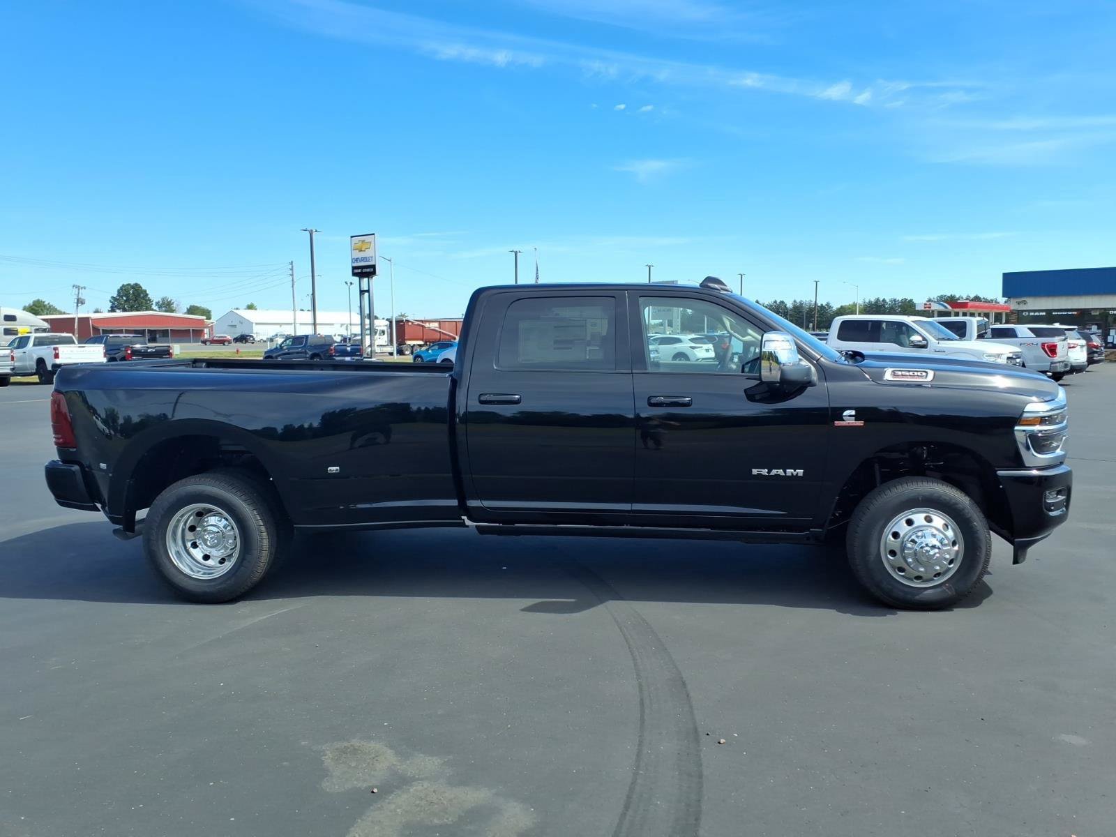 New 2027 RAM 3500 Laramie AWD/4WD image 7
