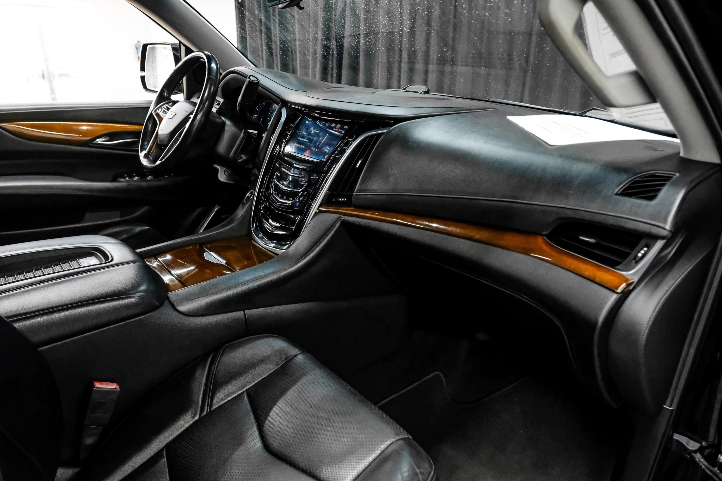 Used 2020 Cadillac Escalade ESV Luxury RWD image 15