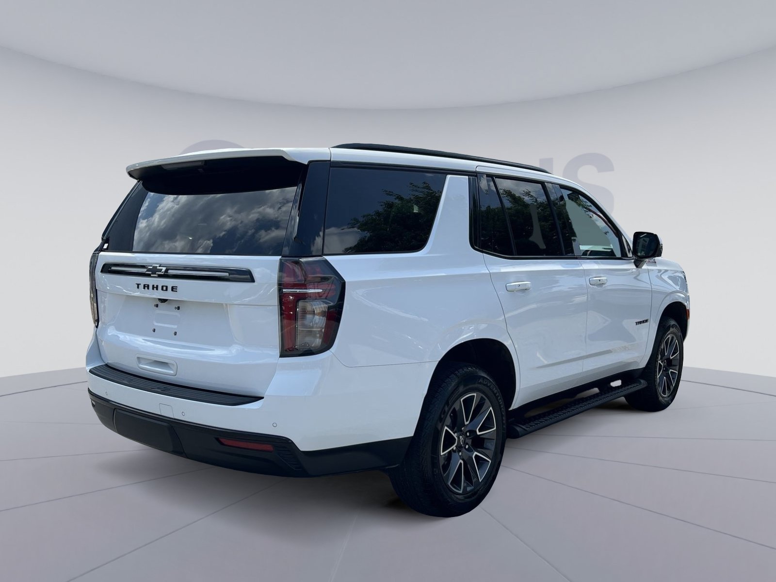 Used 2023 Chevrolet Tahoe Z71 w/ Luxury Package AWD/4WD image 7