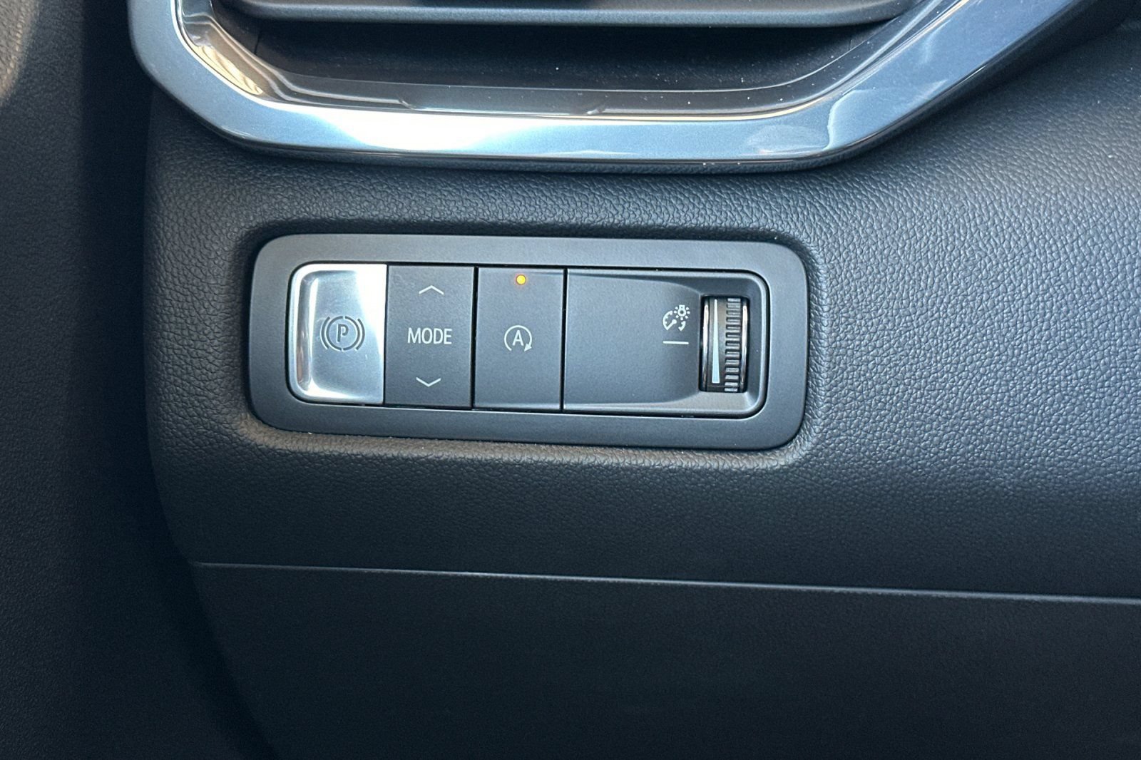 Used 2026 GMC Acadia Elevation w/ Elevation Premium Package FWD image 38