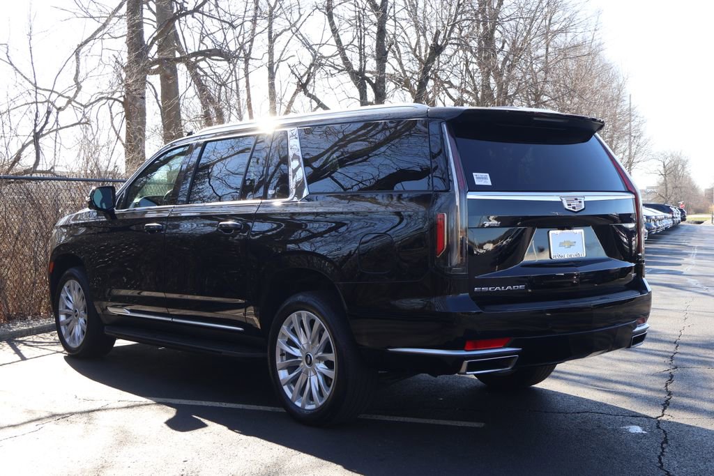 Used 2024 Cadillac Escalade ESV Luxury image 5