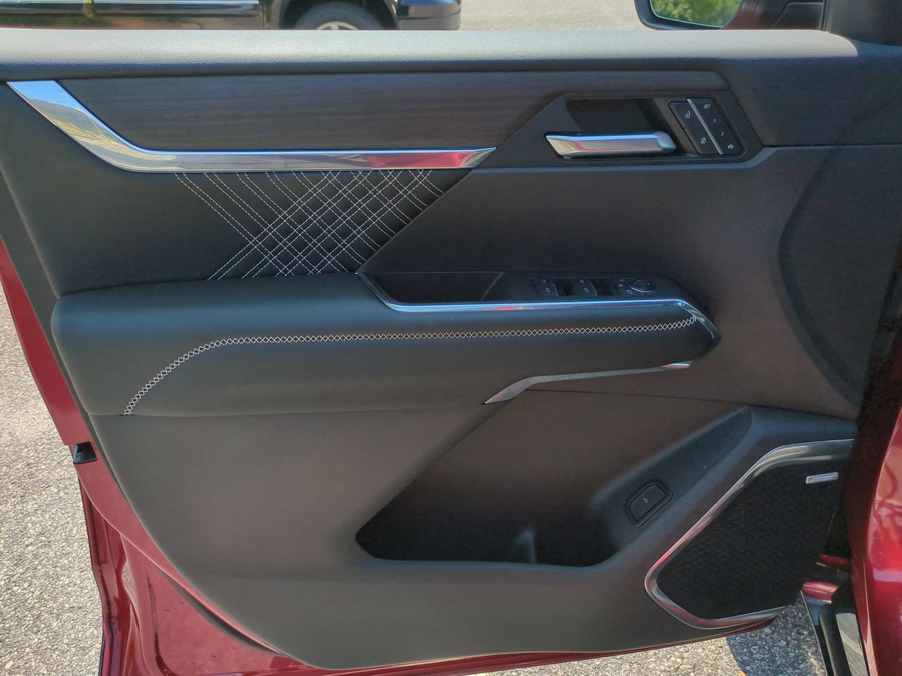 Used 2024 GMC Acadia Denali w/ LPO, Floor Liner Package AWD/4WD image 22