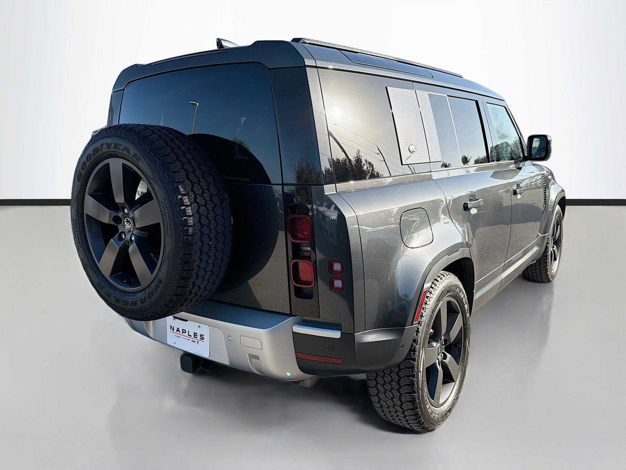 Used 2024 Land Rover Defender 110 S image 3