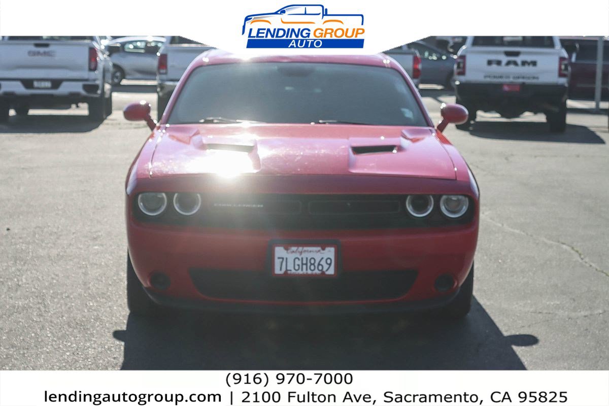 Used 2015 Dodge Challenger SXT image 6