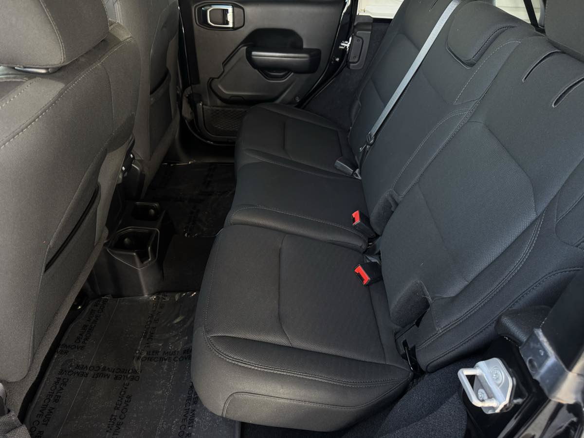 Used 2019 Jeep Wrangler Unlimited Sport S AWD/4WD image 18