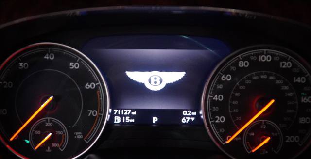 Used 2018 Bentley Bentayga AWD/4WD image 17