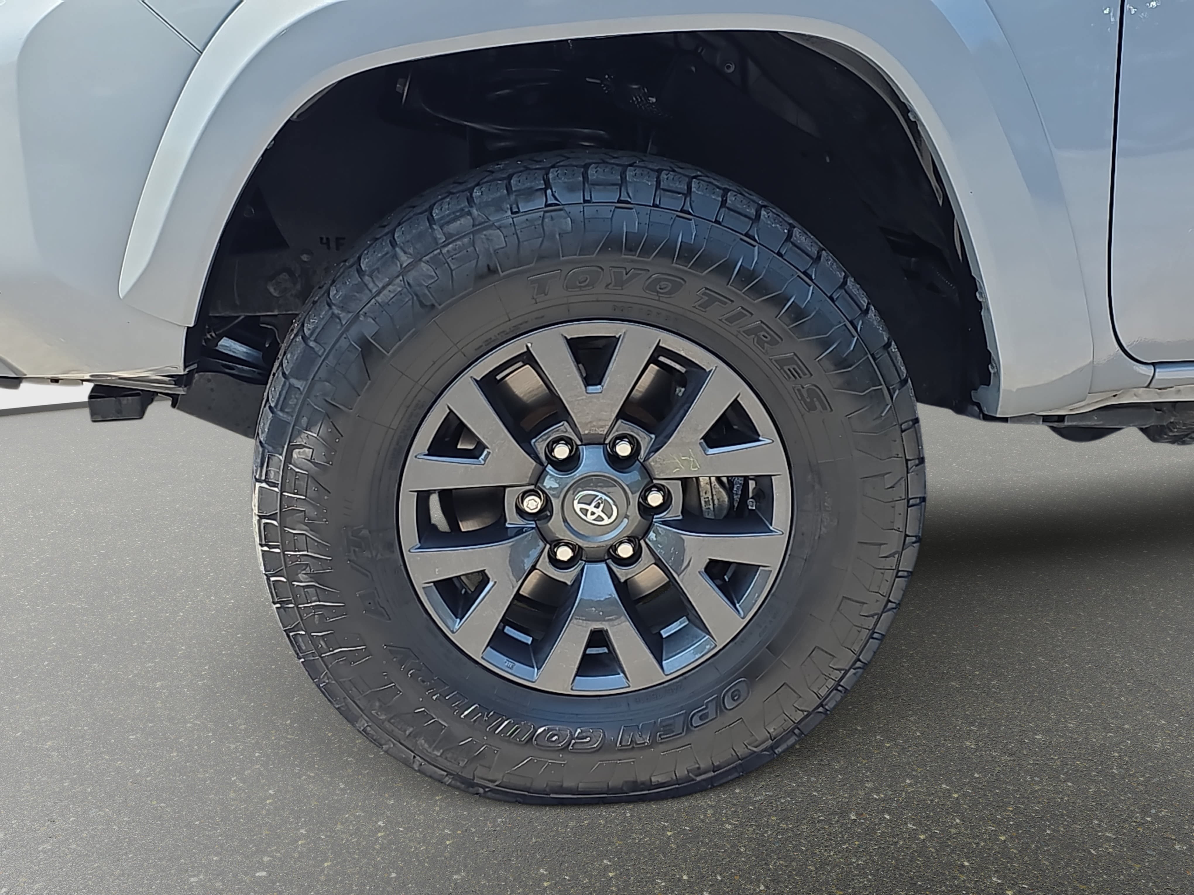 Used 2021 Toyota Tacoma SR5 AWD/4WD image 29