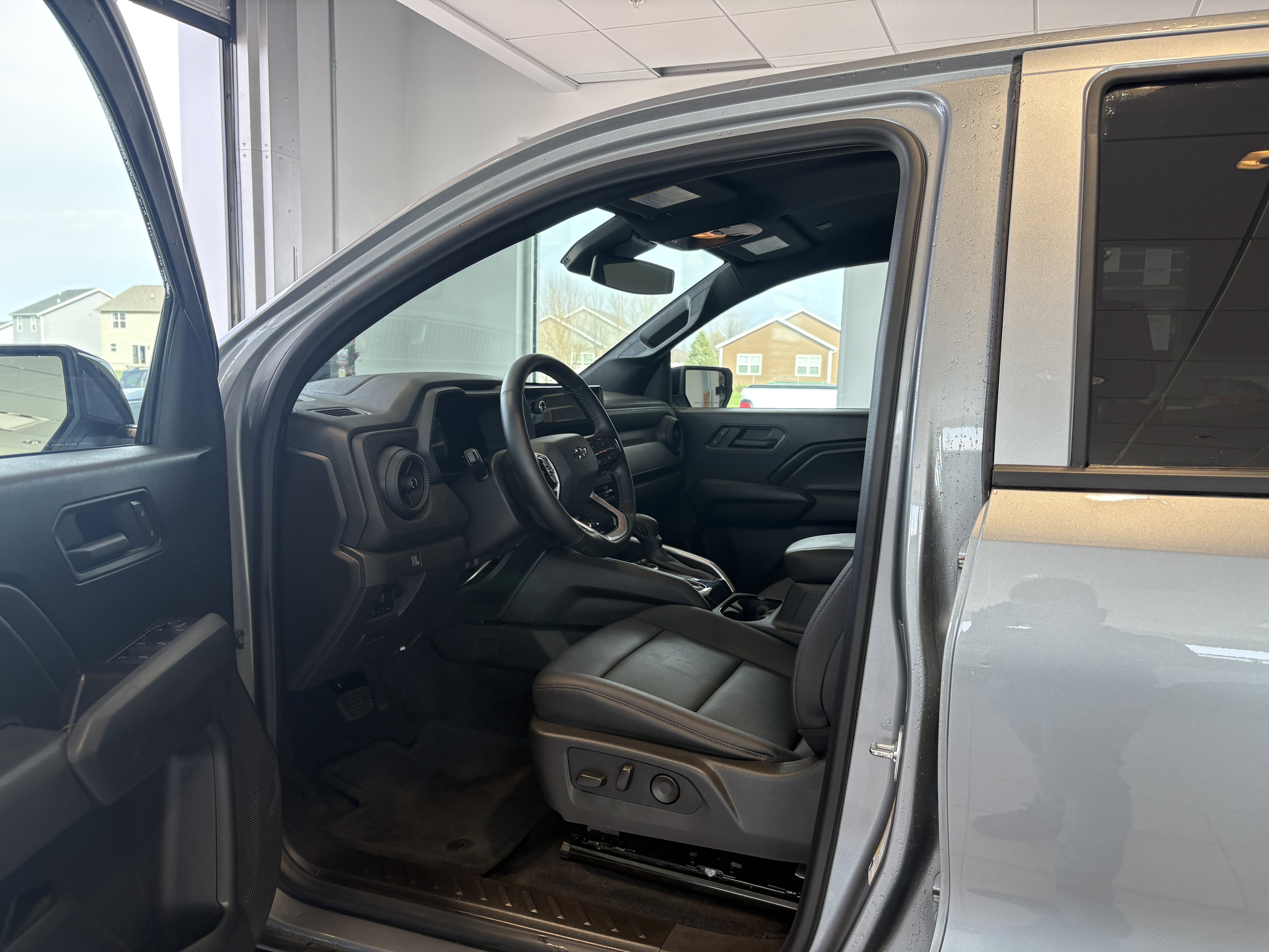 Used 2025 Chevrolet Colorado Trail Boss w/ Midnight Edition image 10