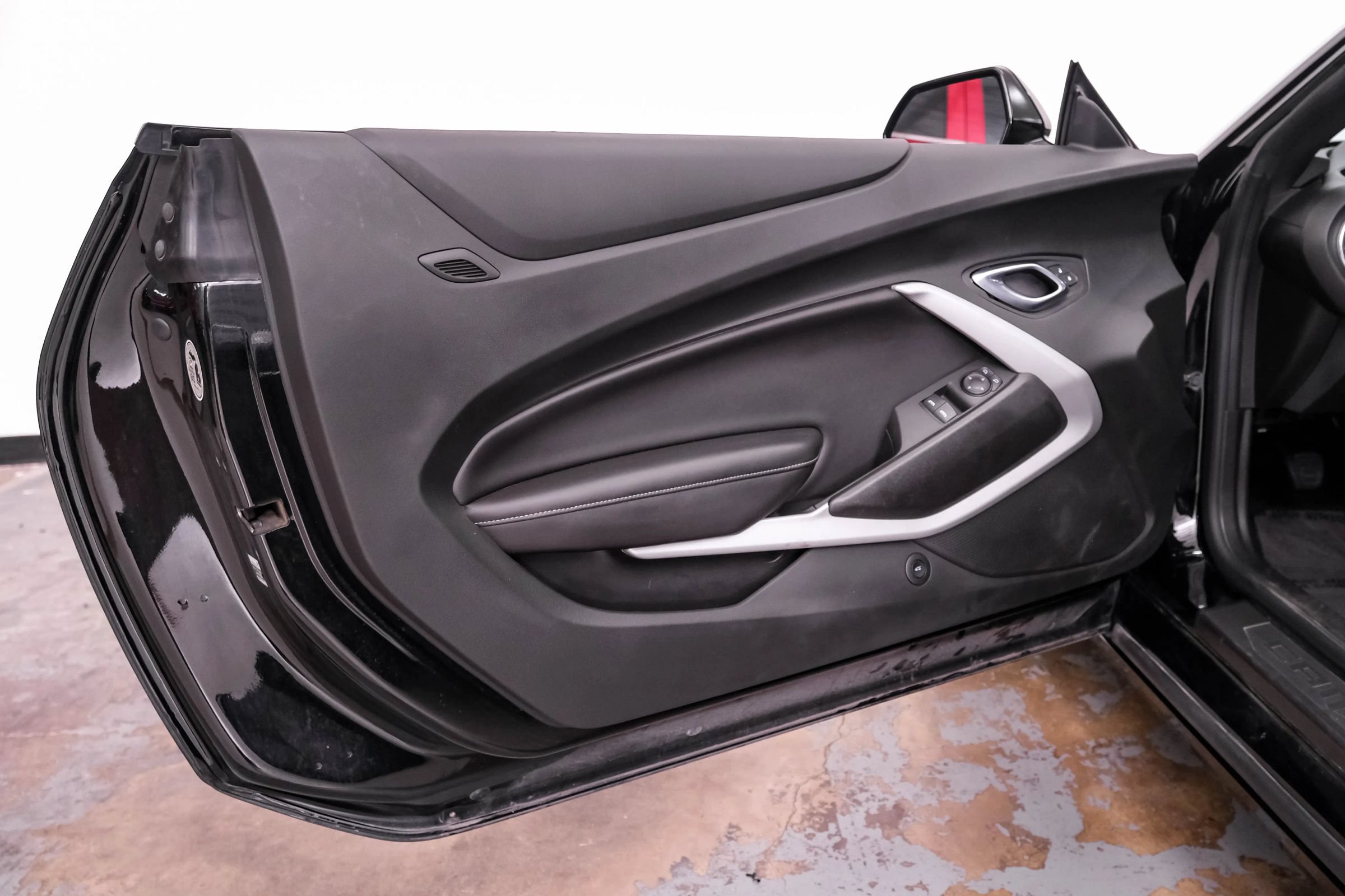 Used 2019 Chevrolet Camaro SS RWD image 38