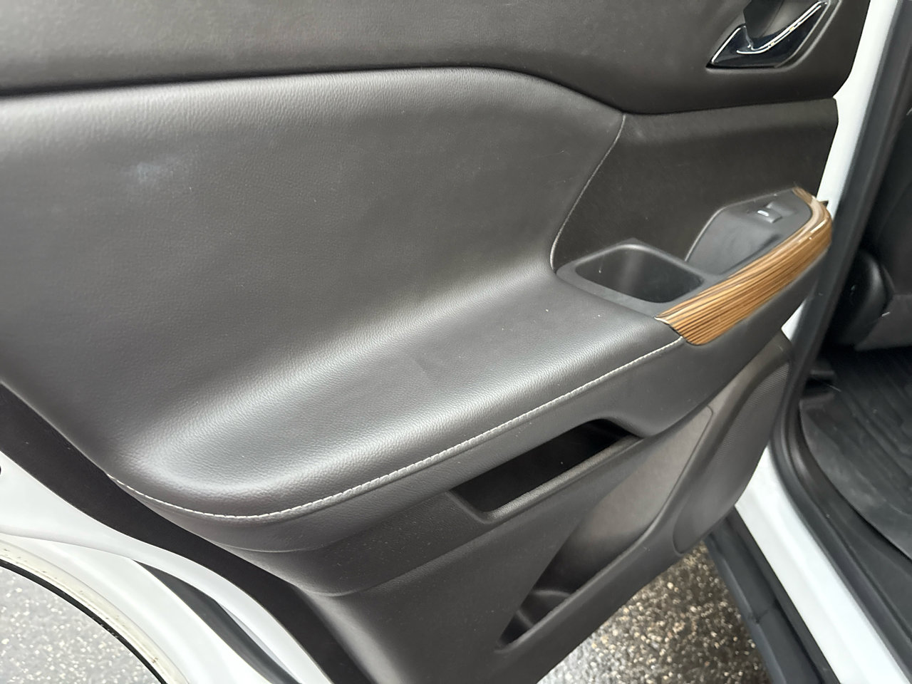 Used 2023 GMC Acadia SLE w/ Driver Convenience Package image 22