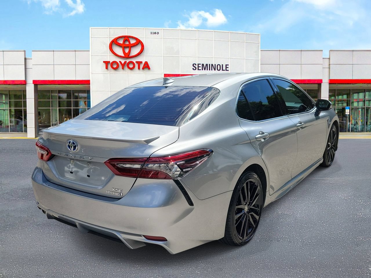 Used 2024 Toyota Camry XSE w/ Navigation Package FWD image 3