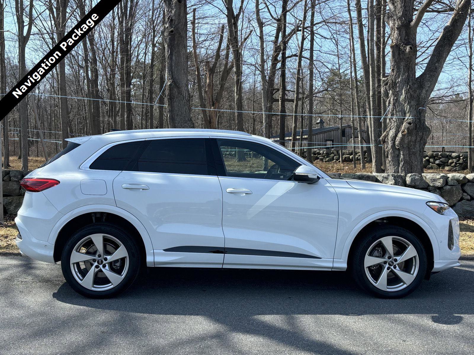 Used 2025 Audi Q5 Premium Plus w/ Premium Plus image 2