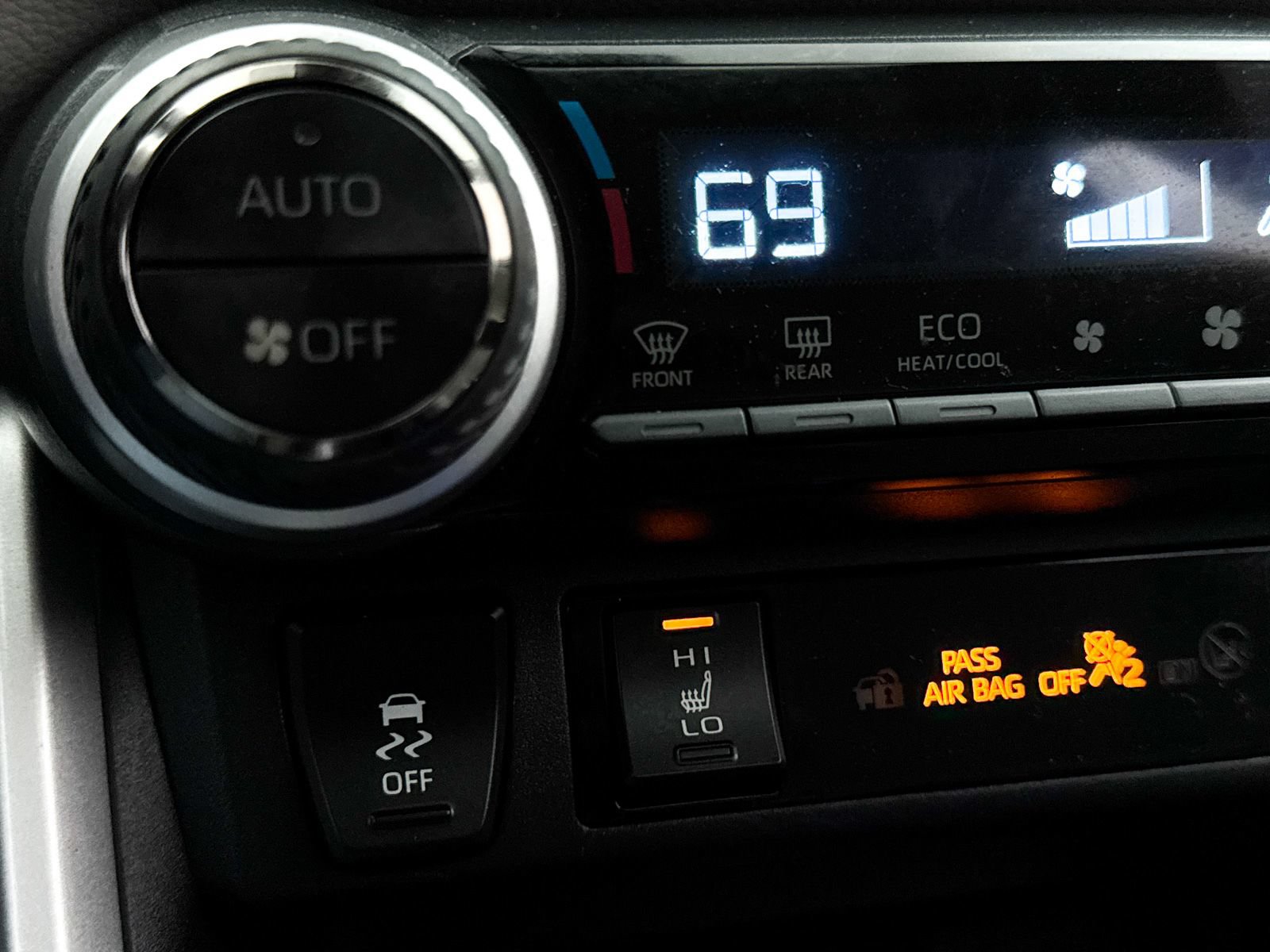 Used 2024 Toyota RAV4 XLE Premium w/ Weather Package FWD image 26