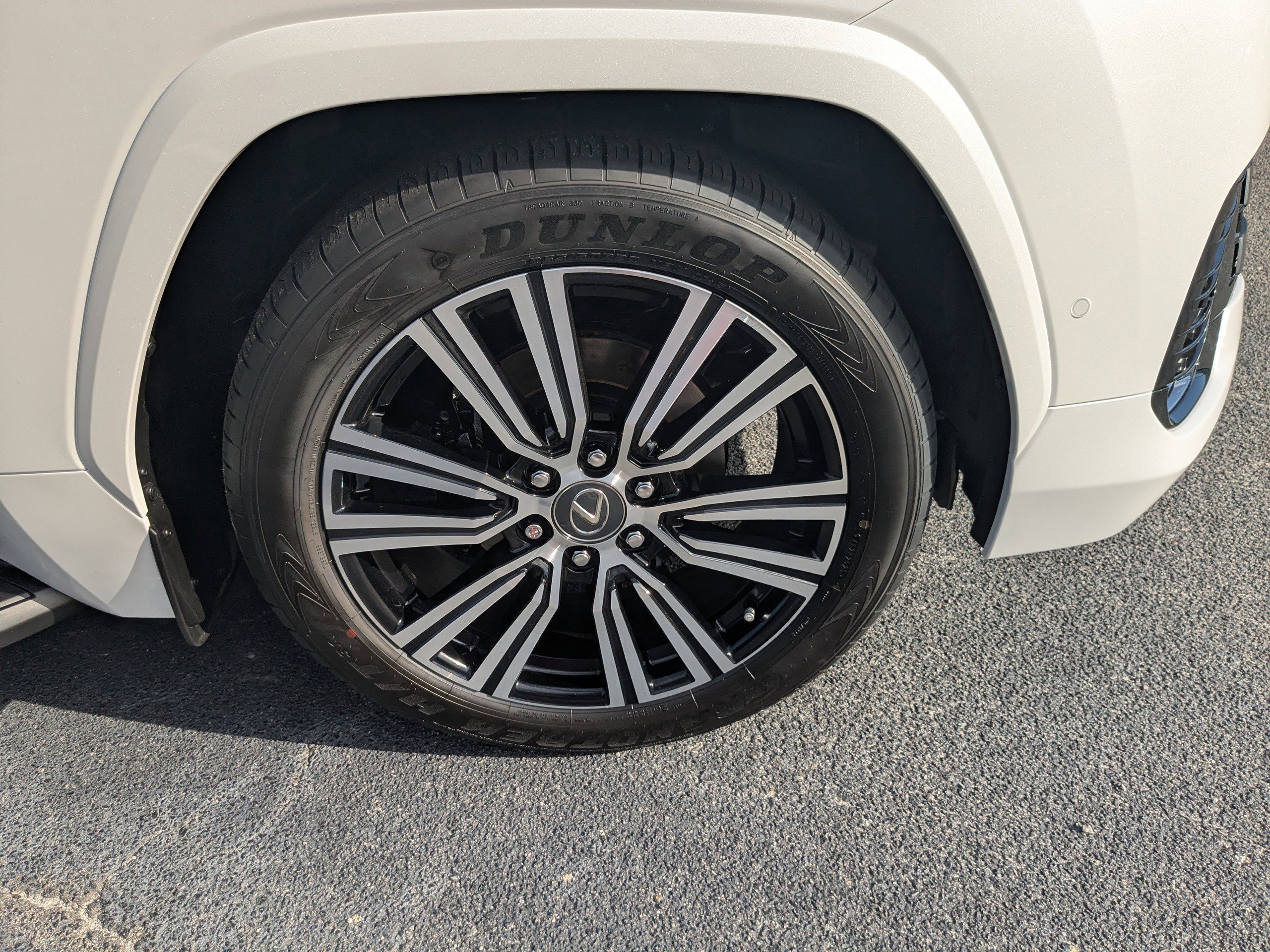 New 2025 Lexus LX 700h Luxury w/ Appearance Package image 11