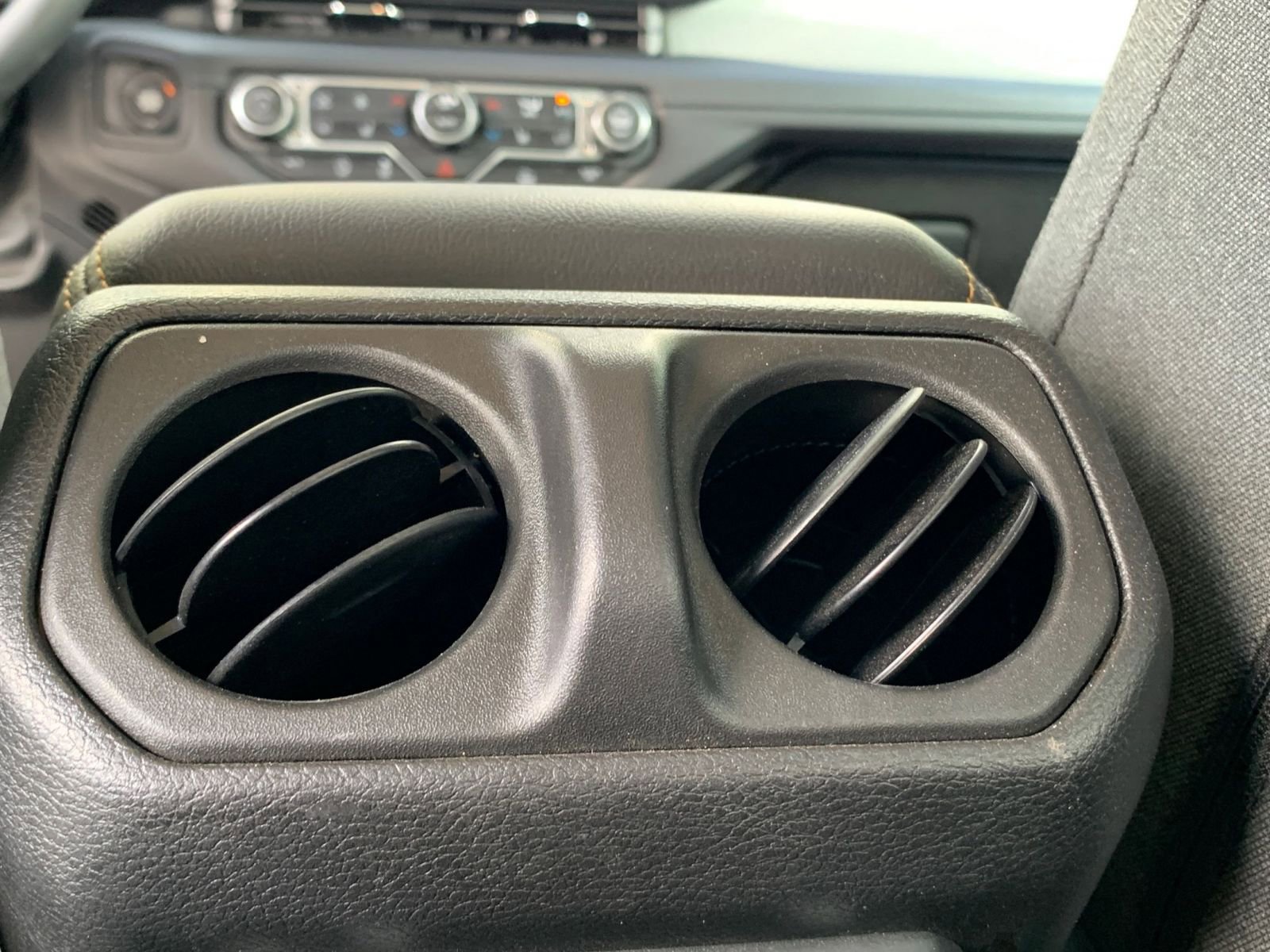 Used 2025 Jeep Wrangler Sahara image 23