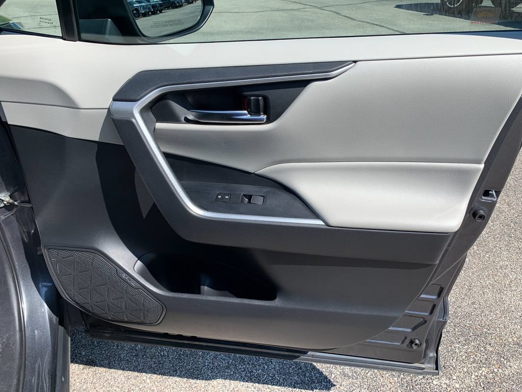 Used 2021 Toyota RAV4 XLE Premium AWD/4WD image 20