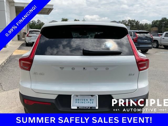 New 2026 Volvo XC40 B4 Core w/ Climate Package FWD image 9