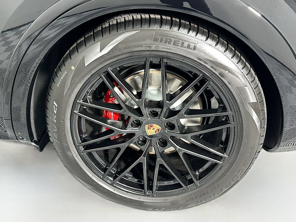 New 2026 Porsche Cayenne GTS AWD/4WD image 33