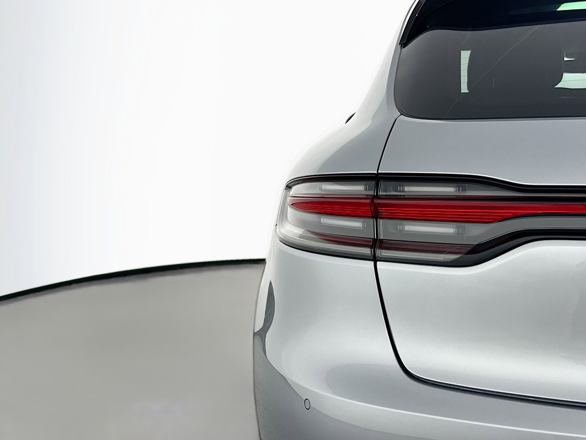 Certified 2025 Porsche Macan image 17