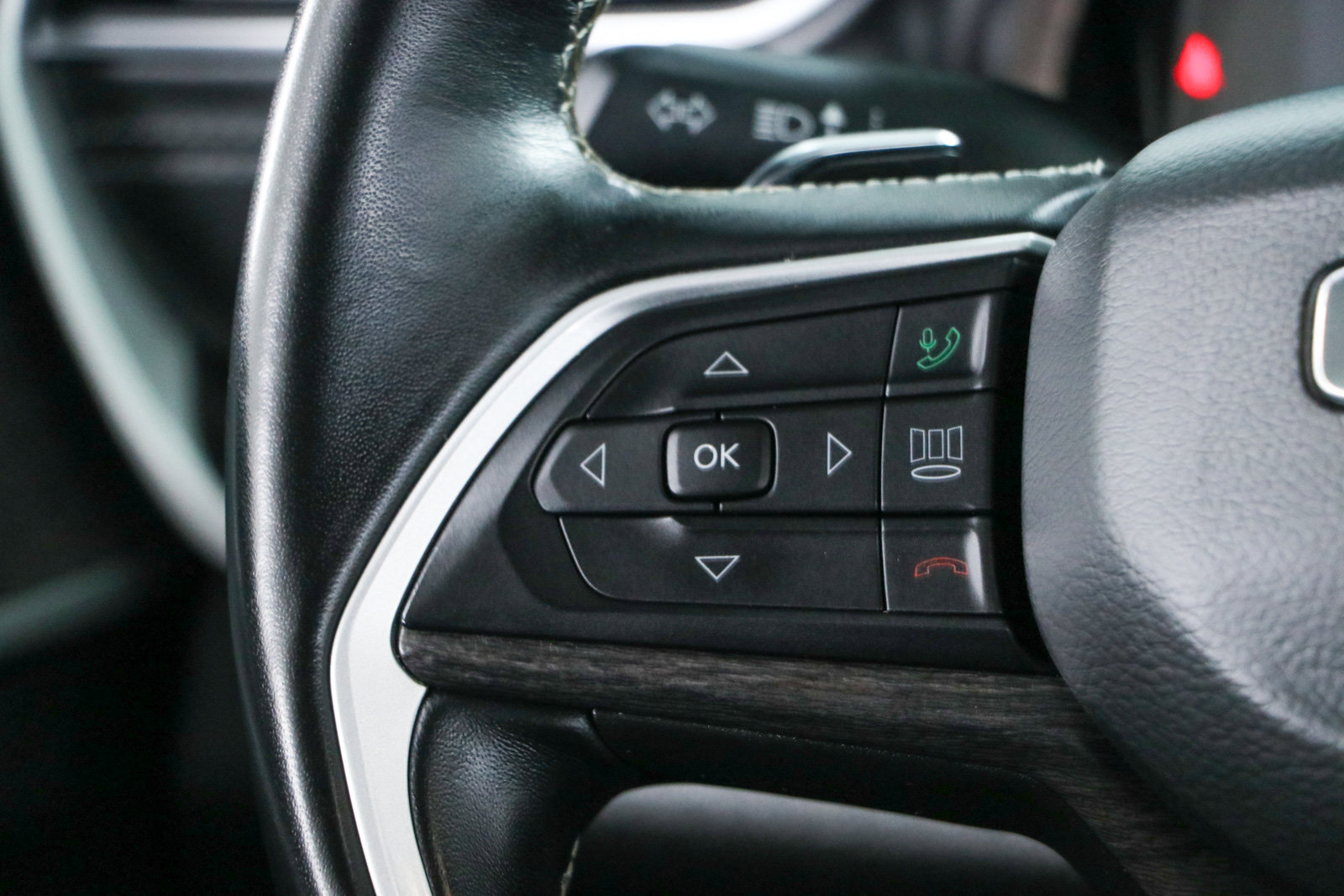Used 2021 Jeep Grand Cherokee L Limited RWD image 13