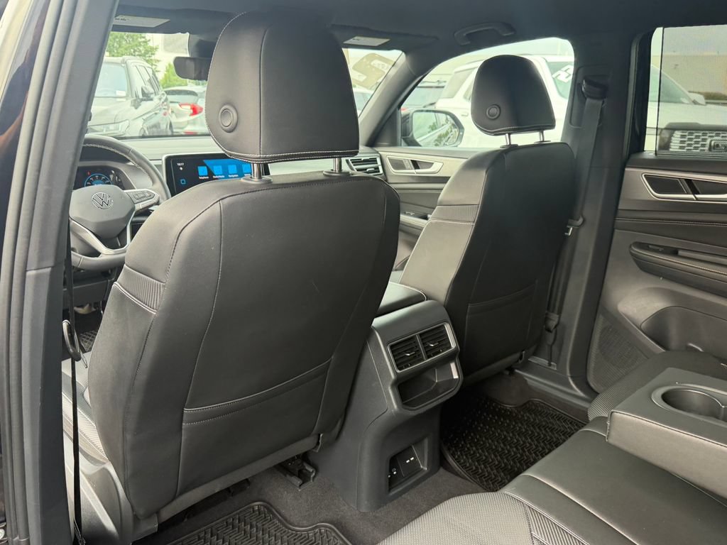 Used 2024 Volkswagen Atlas Cross Sport SE AWD/4WD image 30