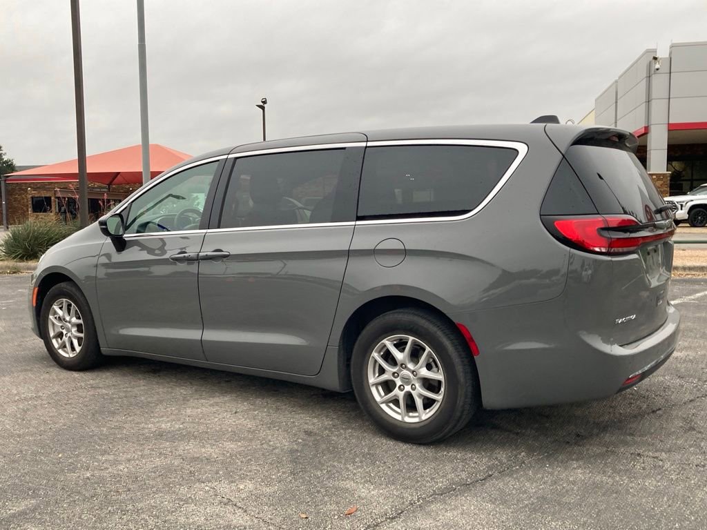 Used 2025 Chrysler Pacifica Select FWD image 6