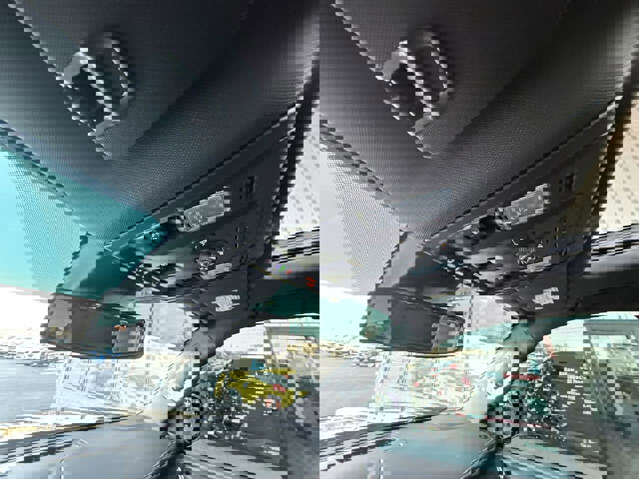 Used 2024 GMC Yukon SLT w/ SLT Luxury Package image 25