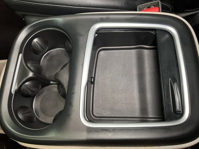Used 2024 Chrysler Pacifica Select image 29