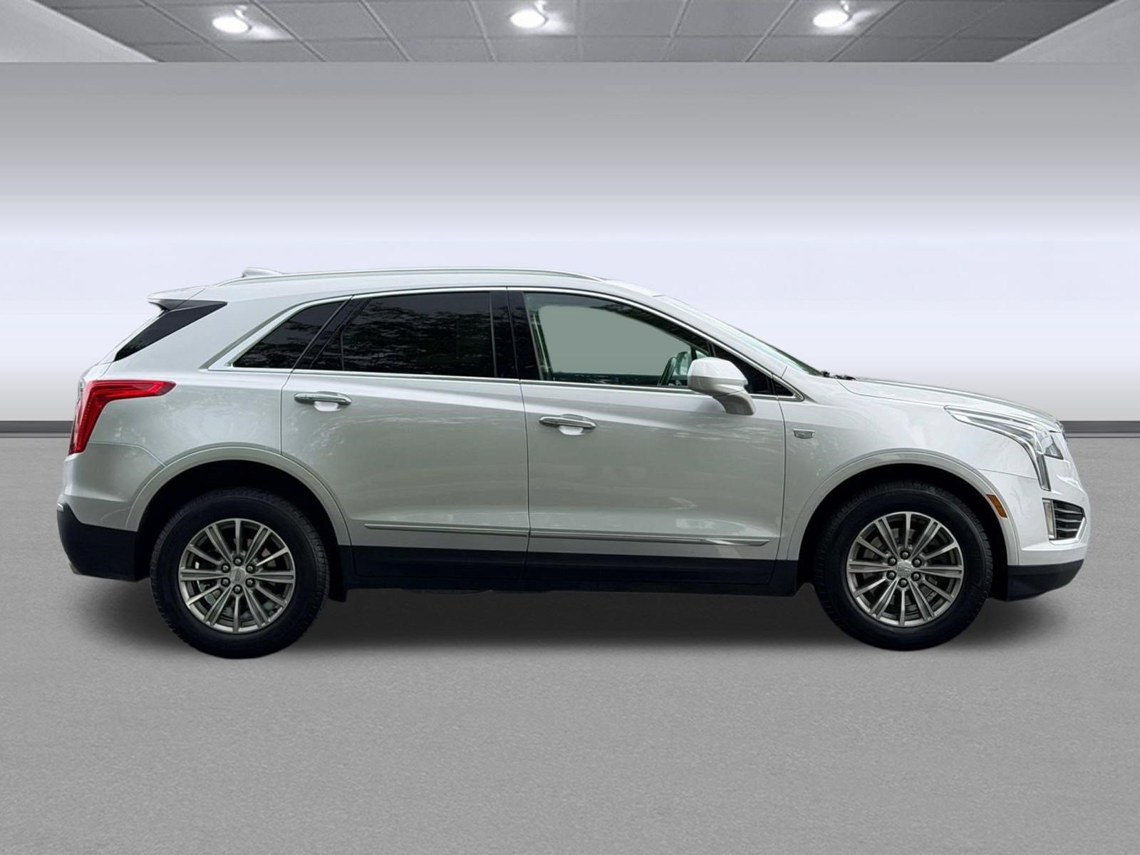Used 2018 Cadillac XT5 Luxury w/ Driver Awareness Package AWD/4WD image 8