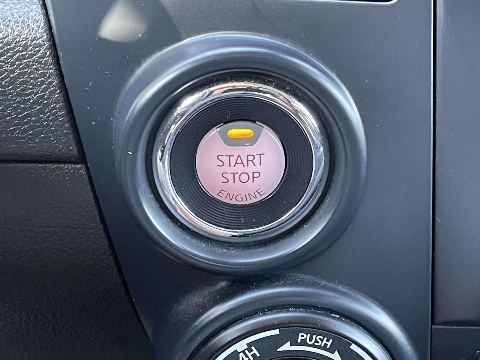 Used 2022 Nissan Titan SV AWD/4WD image 29