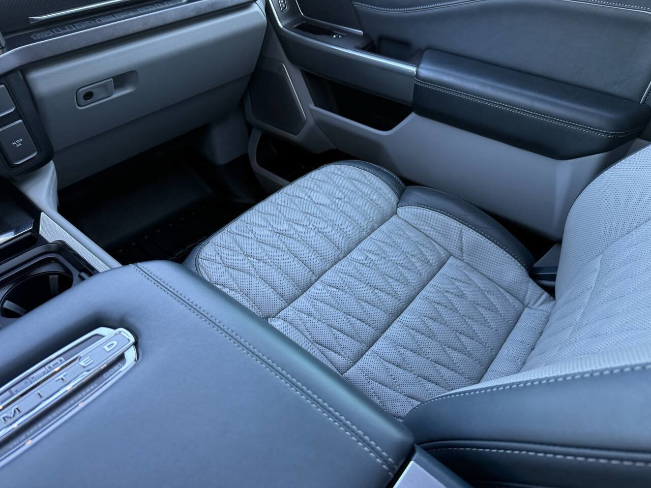 Used 2023 Ford F250 Limited w/ FX4 Off-Road Package image 18