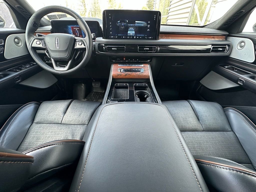 New 2025 Lincoln Aviator Black Label AWD/4WD image 21