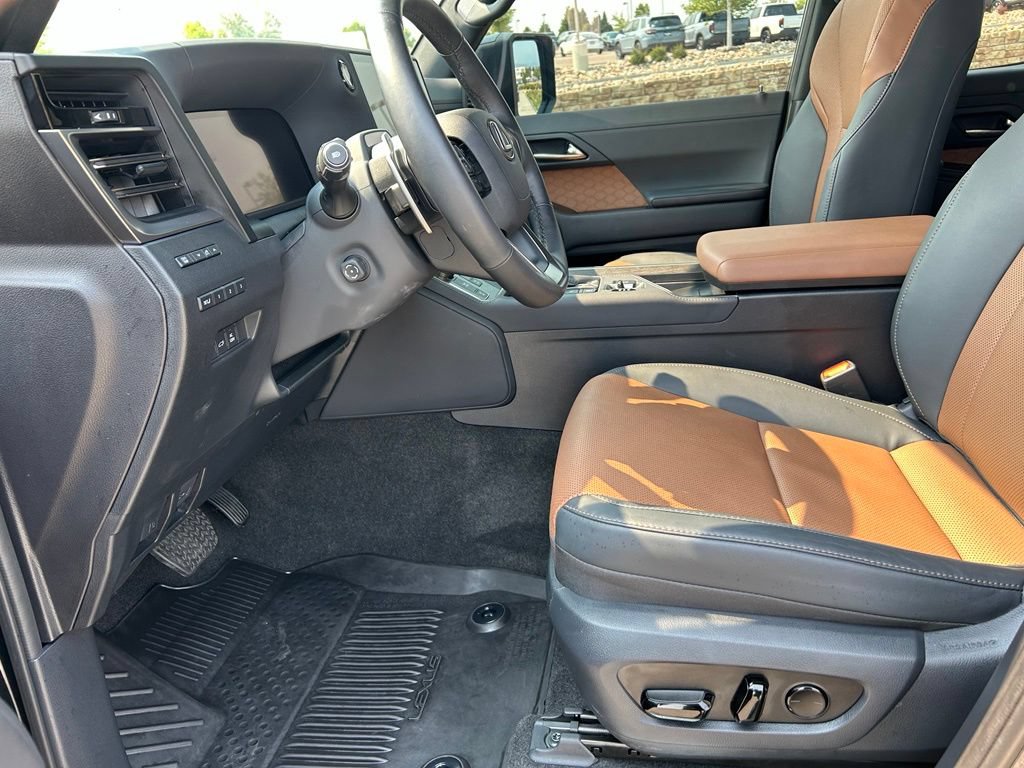 Used 2025 Lexus GX 550 w/ Accessory Package (2T) AWD/4WD image 25