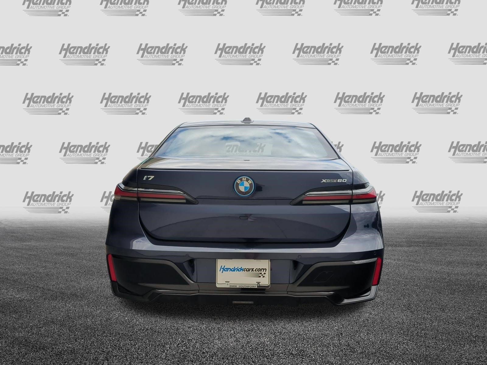 Used 2024 BMW i7 xDrive60 w/ Executive Package AWD/4WD image 9