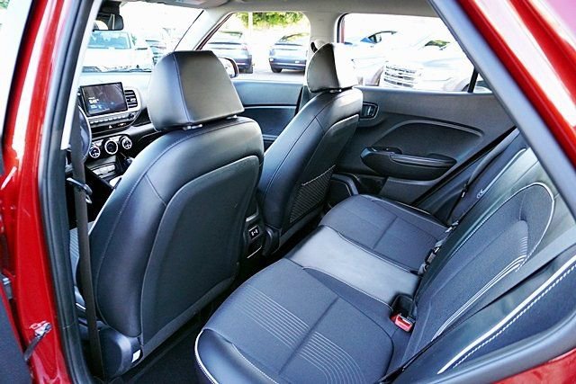 Certified 2025 Hyundai Venue Limited FWD image 17