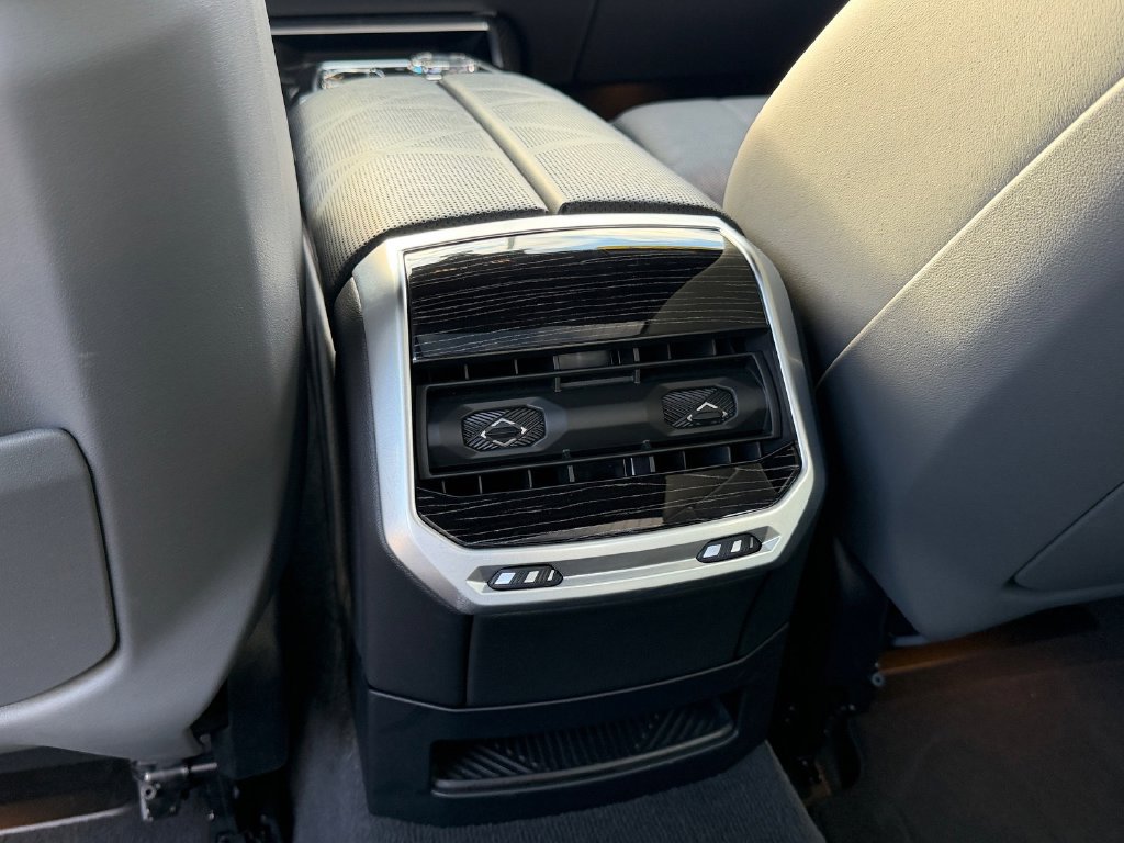 Used 2025 BMW 740i RWD image 12
