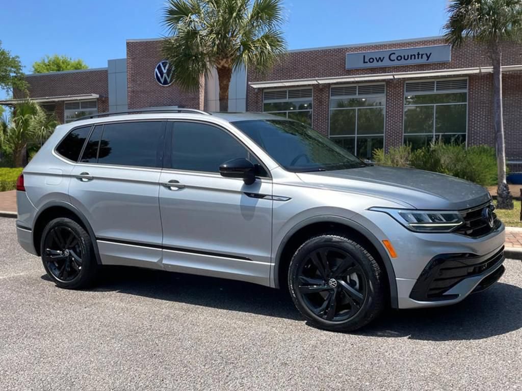Used 2023 Volkswagen Tiguan SE R-Line FWD image 1